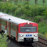 <div align="left"><font size="2">Bei einem der weiteren Temine wurde der Zug zumindest teilweise von einer AKN-Güterlok gezogen/geschoben, um Wasser zu sparen. Diese letzten  Bilder sind auf der Brücke über die AKN-Gleis in Ulzburg gemacht worden. Doch zunächst wieder einmal ist warten angesagt, und die AKN fährt nach Plan.<br />