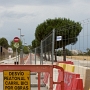 <div align="left"><font size="2"><br />In Son Servera ist der Radweg und die Straße von/nach Cala Millor gesperrt. Ganz hinten im Bild wird die Bahn gebaut, vorne ist ein neuer Kreisel in Arbeit, der die Umgehungsstraße in die vorhandene Verbindung nach Cala Millor einfädelt.