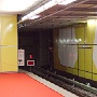 In der Station Jungfernstieg ist die Strecke der U4 (Hafencity) noch versperrt.