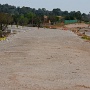 Eine der Straßenkreuzungen, wo offensichtlich ein Brückenbauwerk entstehen sollte. Die Bauarbeiten wurden ja sehr plötzlich eingestellt.