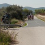 An dieser Stelle ein typisches Mallorcabild - deutsche Radfahrer im Pulk auf der Strecke. Und nein, ich bin kein solcher Rennradler, ich bevorzuge langsames fahren mit vielen Fotohalten - wie am Rad im Vordergrund zu erkennen ist.