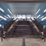 Der Eingang ist so breit wie in einem Umsteigebahnhof.