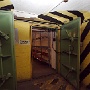 Der Hauptschleusenraum (Zugang vom Hauptbahnhof aus, hier die Türen in den Bunker hinein).