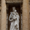 <font size="2.5">Statuen überall