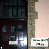 <font size="2.5"> <font size="+1">Bahnhof Bad Harzburg und weiter</font><br /><br />Der Bahnhof wird derzeit renoviert, fast alles ist in Gerüst und Planen eingehüllt. Der Bahnhof liegt 236 Meter über Normal-Null, und hier gab es zu meinem Leidwesen, wie auch schon ab Celle, keinen Schnee.<br />