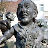 <div align="left"><font size="2">Diese beiden Damen (dieses und das nächste Foto) stehen am Markt (Jungbrunnen) in Bad Harzburg und lächeln den ganzen Tag über.