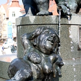 <div align="left"><font size="2">Diese beiden Damen (dieses und das vorherige Foto) stehen am Markt (Jungbrunnen) in Bad Harzburg und lächeln den ganzen Tag über.