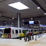 <div align="left"><font size="2">Die gesamte Station ist neu, mit modernster Technik versehen und stets sind Sicherheitsleute anwesend. Hier auf dieser Seite fahren die Diesel-Triebwagen ab (Manacor), am linken Bildrand ist die U-Bahnlinie zu sehen. Das fotografieren war zu diesem Zeitpunkt kein Problem.<br /><br /><br />