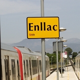 <div align="left"><font size="2">Die Abzweigestation Enllaç. Hier teilt sich die Strecke nach Manacor und sa Pobla. Die sonst eingleisige Strecke hat hier richtig viele Gleise (mit Abstellgleisen habe ich 4 gezählt). Es sieht nach Erweiterungen aus.<br /><br /><br />