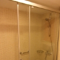 <font size="2.5"> Die Dusche - breit und geräumig.